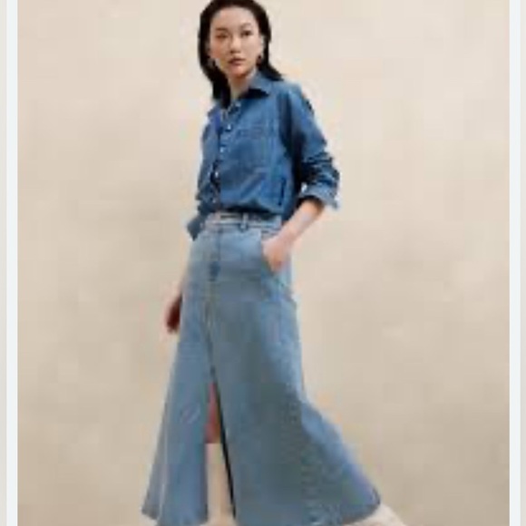 Light Blue Denim Jeans - Picture 1 of 10